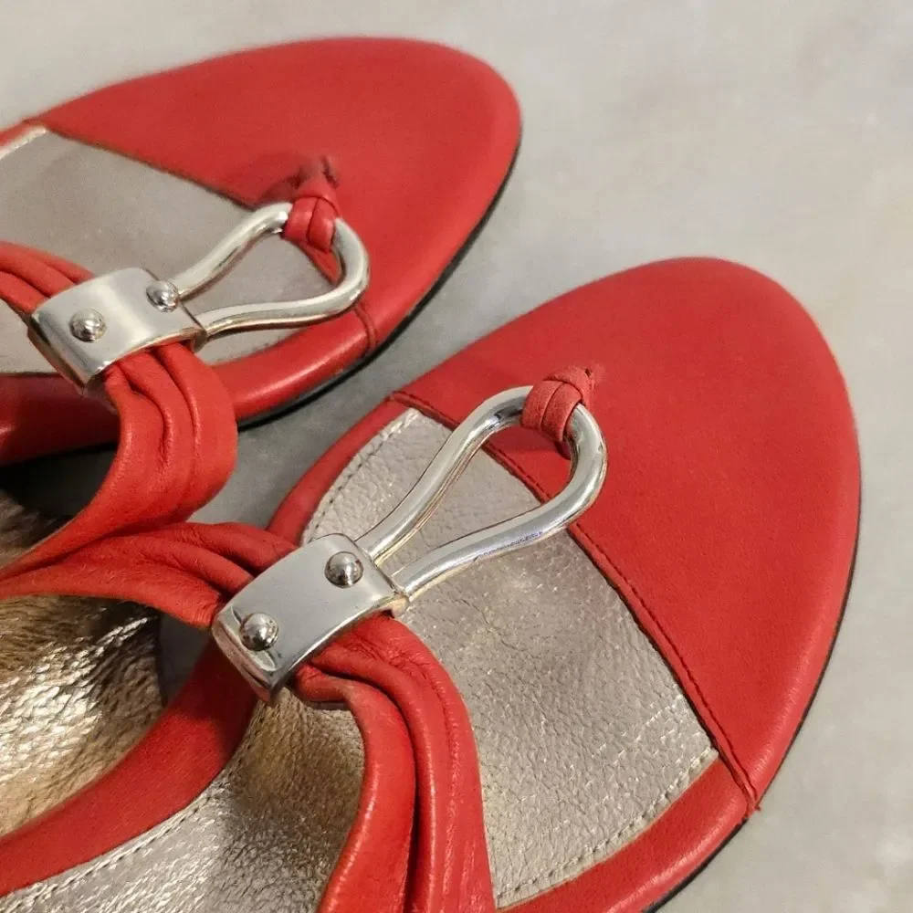 Sofft Red Genuine Leather Thong low heel Sandals Light Gold Hardware 8